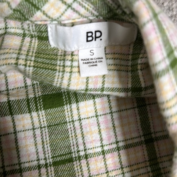 BP Plaid Frayed Hem Crop Shirt Size Small - Picture 4 of 4